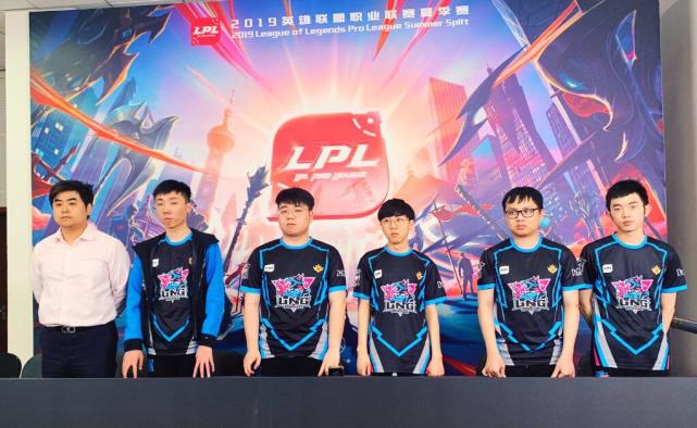 由于熟悉的 由于熟悉的